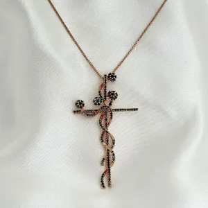 COLAR CRUZ ENTRELAÇADO - CRAVEJADO ZIRCONIAS NEGRAS - FECHO REGULAVEL -  BANHO OURO ROSE 18K