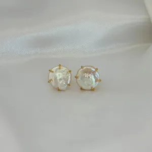 BRINCO BOTÃO - PEROLA NATURAL - BANHO OURO 18K