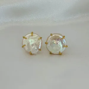BRINCO BOTÃO - PEROLA NATURAL - BANHO OURO 18K