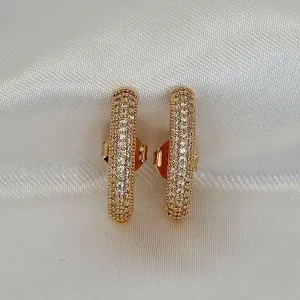 BRINCO EAR HOOK CRAVEJADO DE ZIRCONIAS - BANHO OURO 18K