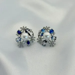 BRINCO PEROLA -  CRISTAIS AZUIS - CRAVEJADO ZIRCONIAS BRANCAS - BANHO RODIO BRANCO