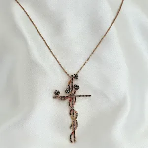 COLAR CRUZ ENTRELAÇADO - CRAVEJADO ZIRCONIAS NEGRAS - FECHO REGULAVEL -  BANHO OURO ROSE 18K