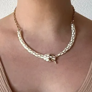 COLAR ESMALTADO BRANCO DE COBRA - BANHO OURO 18K