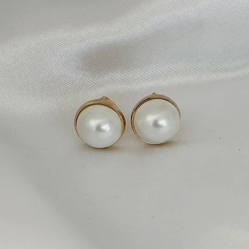 BRINCO MEIA PEROLA - BANHO OURO 18K