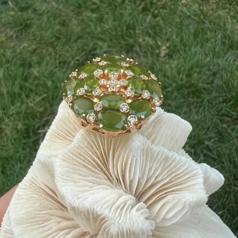ANEL QUARTZO VERDE - ZIRCONIAS BRANCAS - BANHO OURO 18K