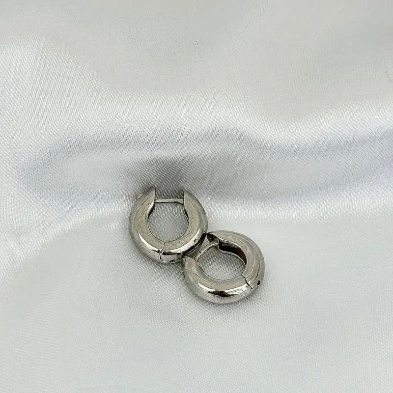 BRINCO ARGOLA GROSSA - BANHO RODIO BRANCO