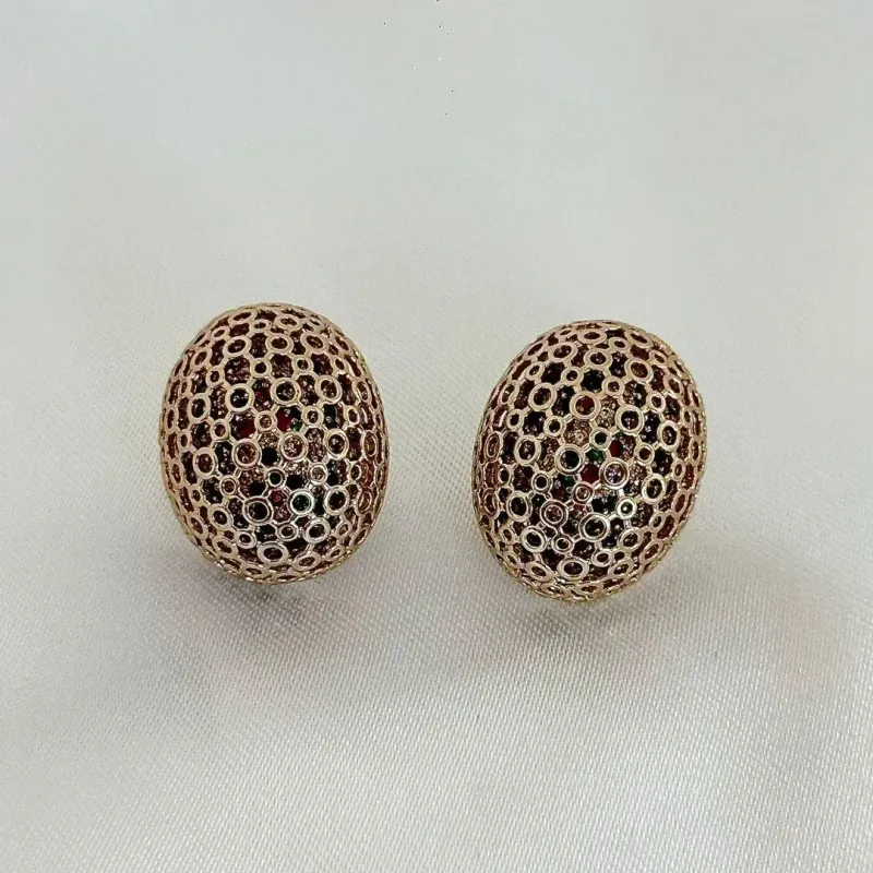 BRINCO OVAL - CRAVEJADO ZIRCONIAS COLORIDAS - BANHO OURO 18K