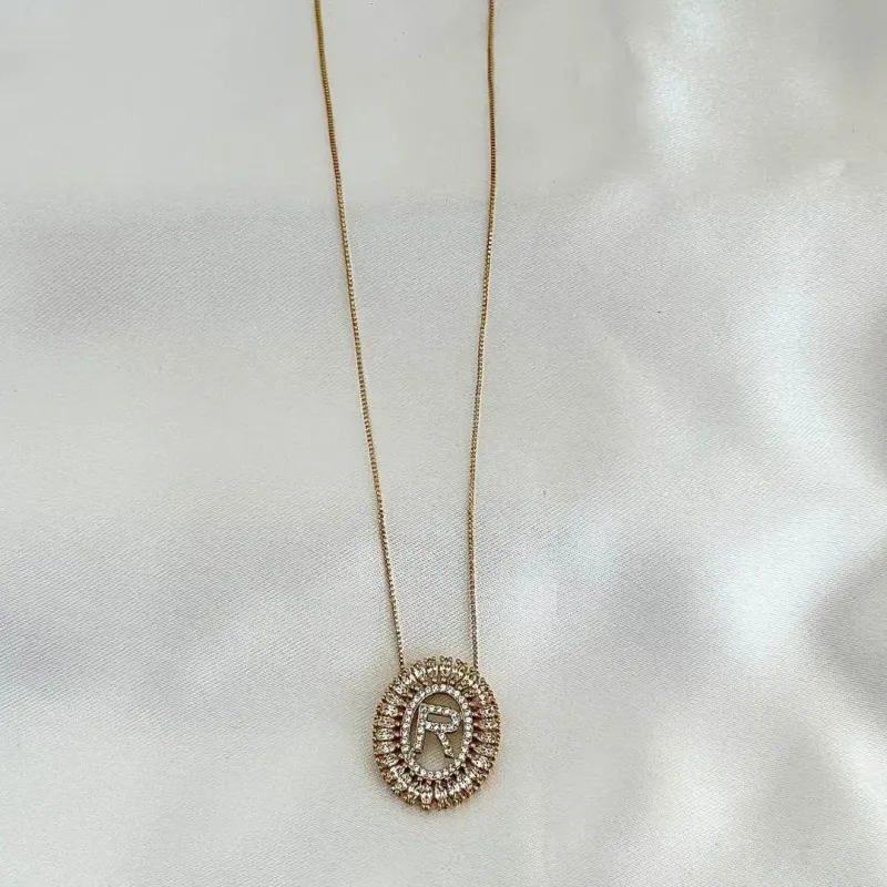 COLAR CRAVEJADO - ZIRCONIAS BRANCA - LETRA R -  BANHO OURO 18K