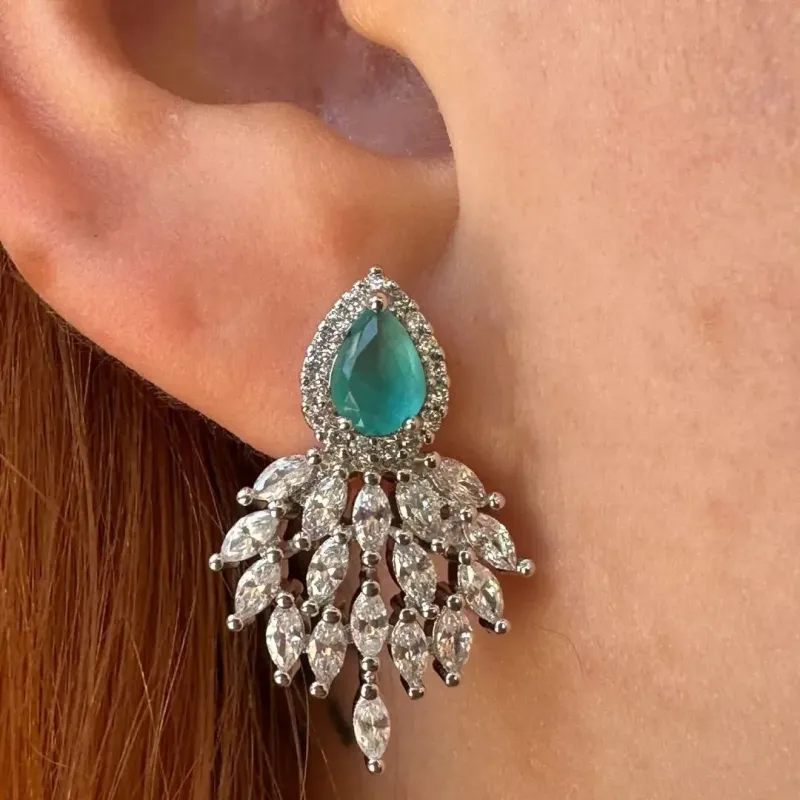 BRINCO GOTA CASCATA COM CRISTAL E MICRO ZIRCONIA - BANHO RODIO BRANCO BRINCO GOTA CASCATA COM CRISTAL E MICRO ZIRCONIA - BANHO RODIO BRANCO