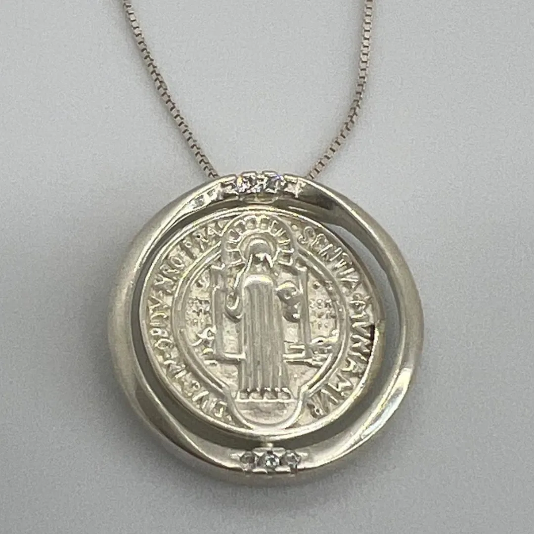 COLAR EM PRATA 925  MEDALHA DE SÃO BENTO QUE GIRA DOIS LADOS