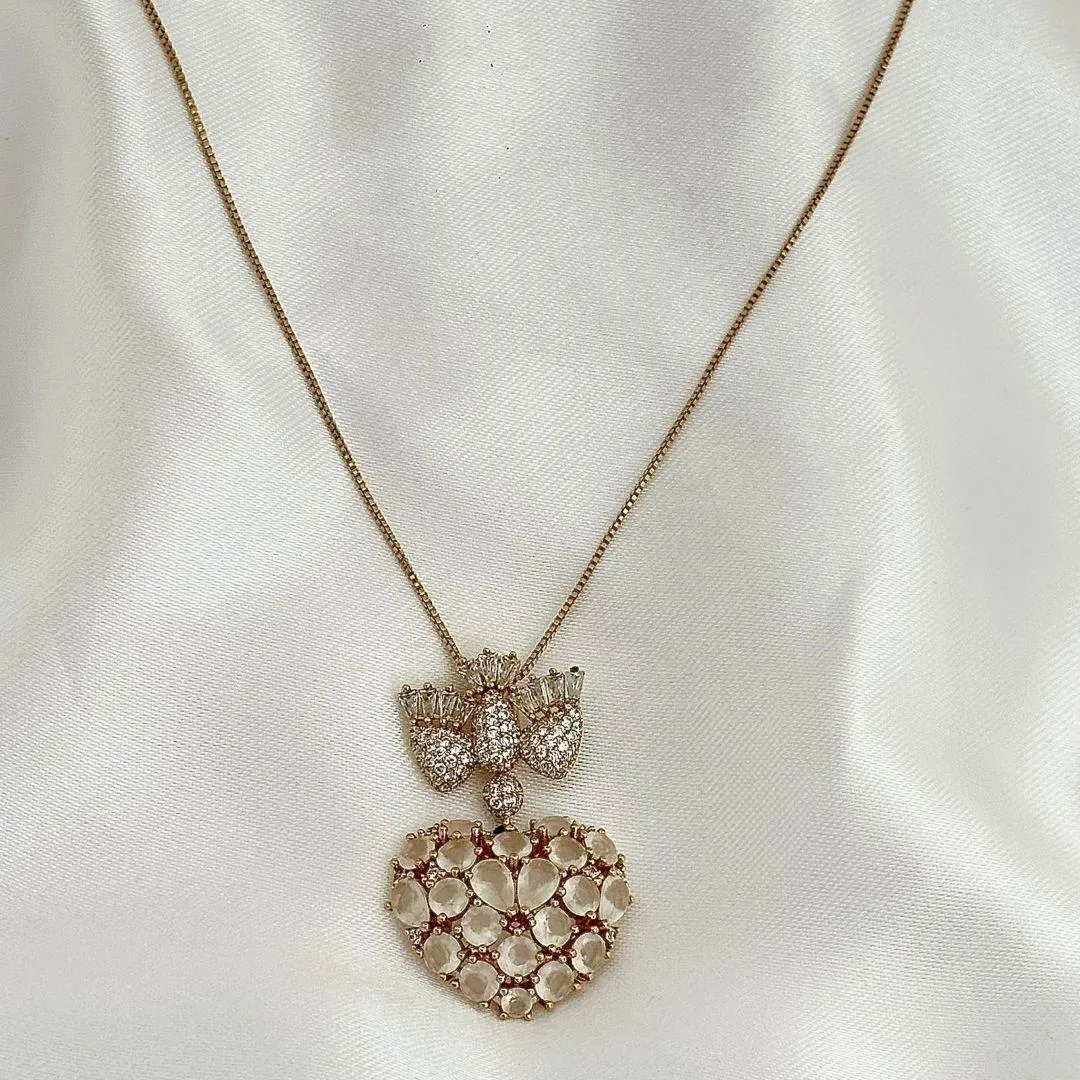 COLAR ESPIRITO SANTO - CRAVEJADO ZIRCONIAS BRANCA - CORAÇÃO CRISTAL - BANHO OURO 18K