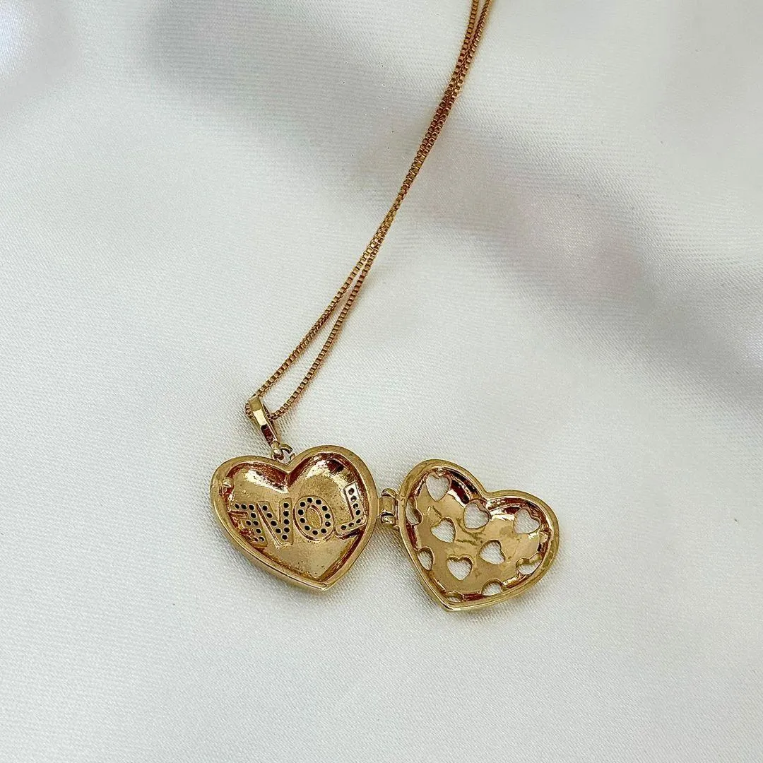 COLAR RELICÁRIO CORAÇÃO - CRAVEJADO ZIRCONIAS BRANCAS - BANHO OURO 18K