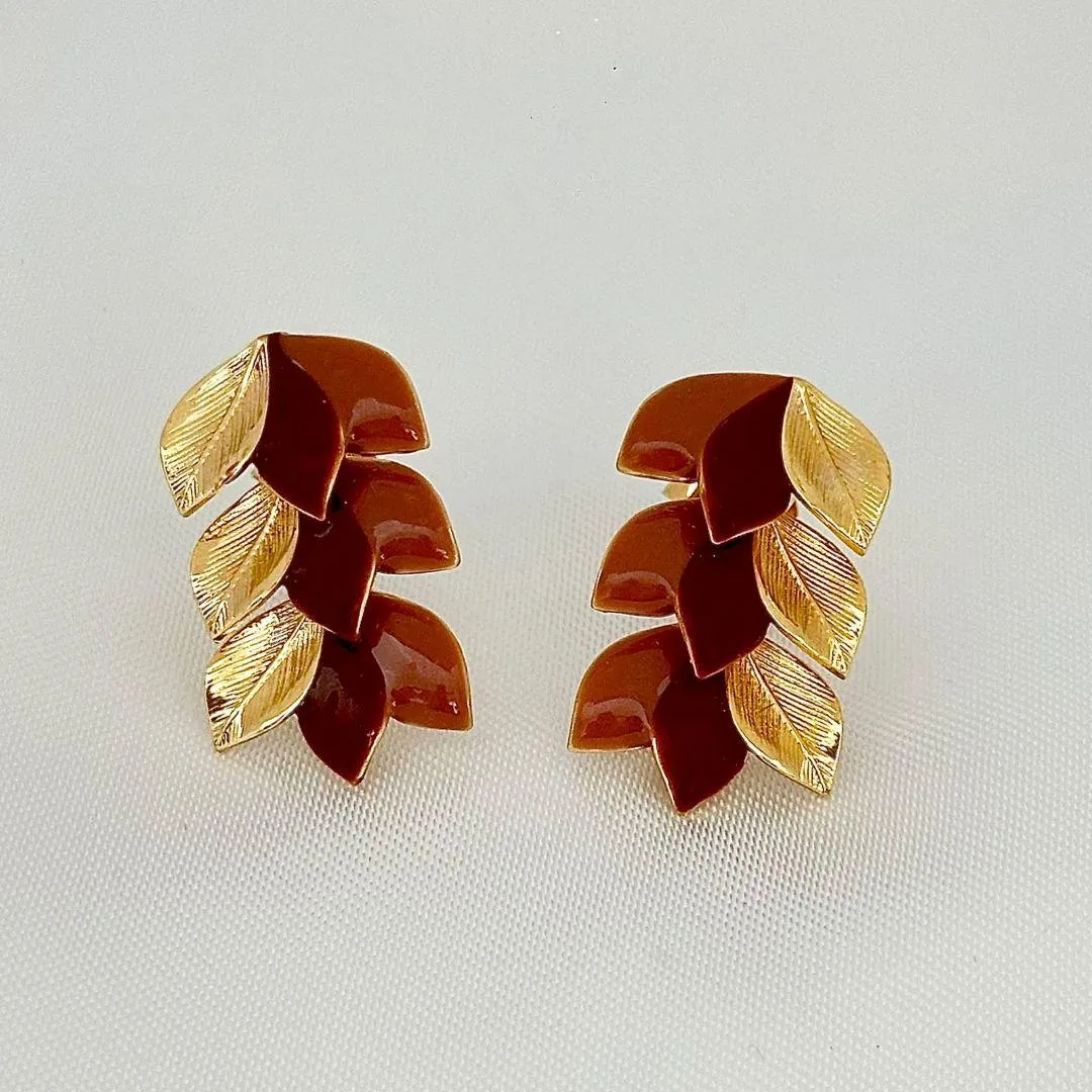 BRINCO FOLHA ESMALTADO - BANHO OURO 18K