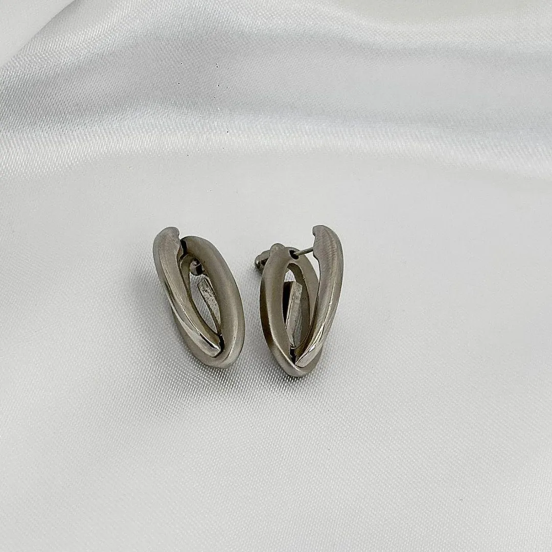 BRINCO ENTRELAÇADO - BANHO RODIO BRANCO