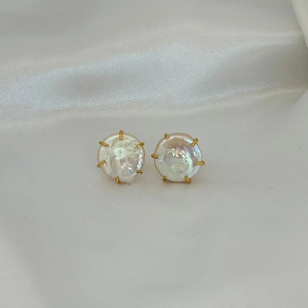 BRINCO BOTÃO - PEROLA NATURAL - BANHO OURO 18K