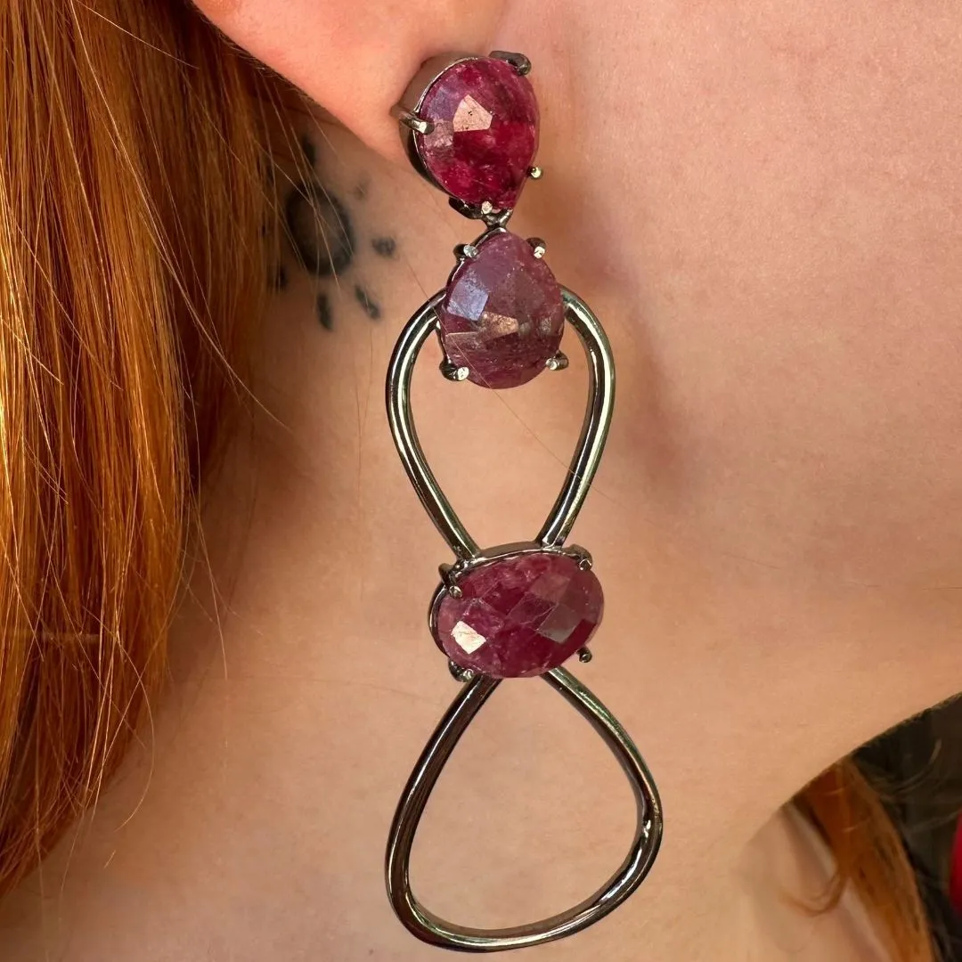 BRINCO INFINITO PEDRA RUBY - BANHO RODIO NEGRO