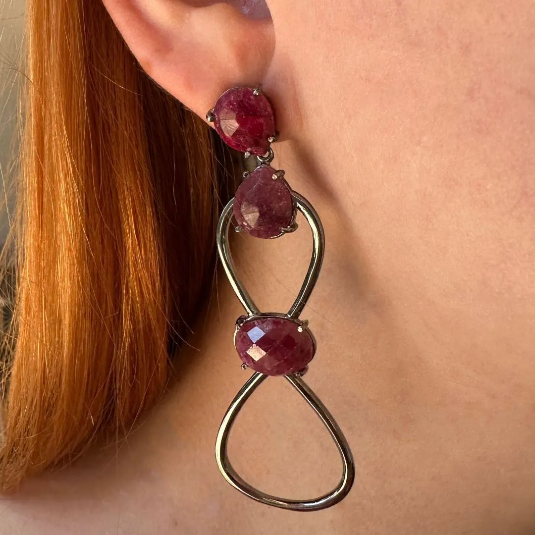 BRINCO INFINITO PEDRA RUBY - BANHO RODIO NEGRO