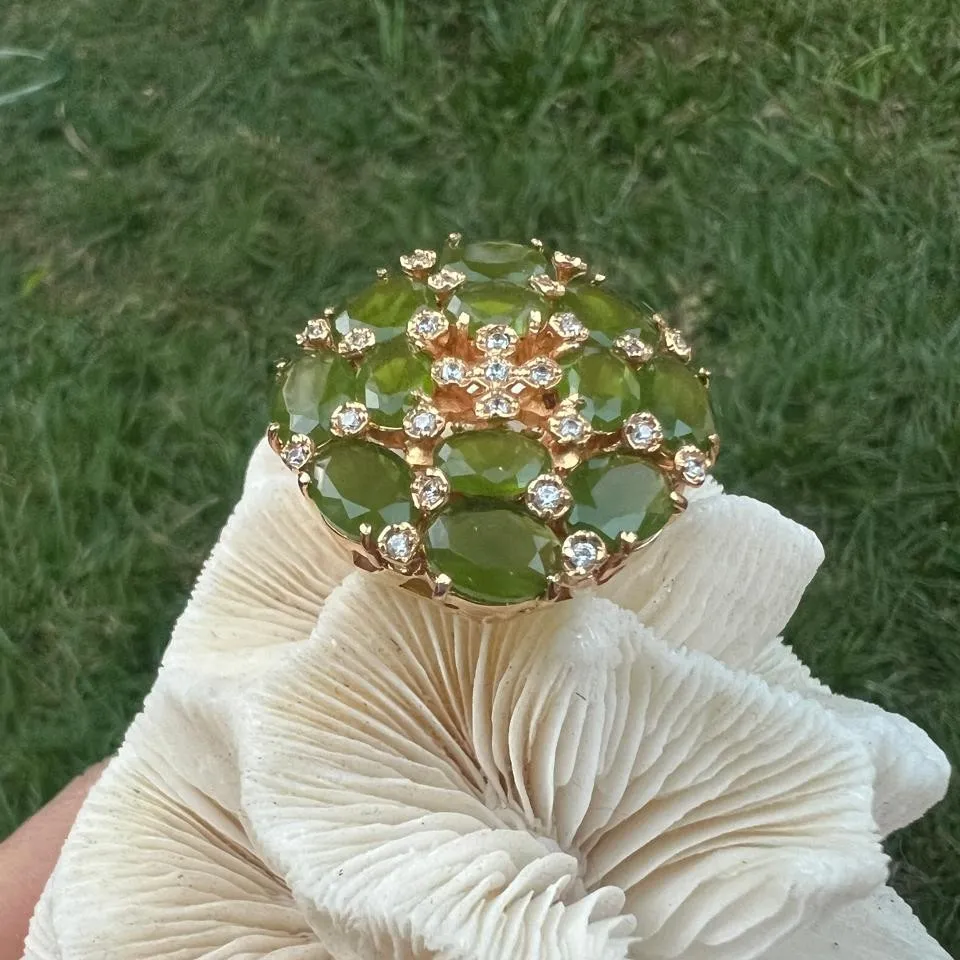 ANEL QUARTZO VERDE - ZIRCONIAS BRANCAS - BANHO OURO 18K