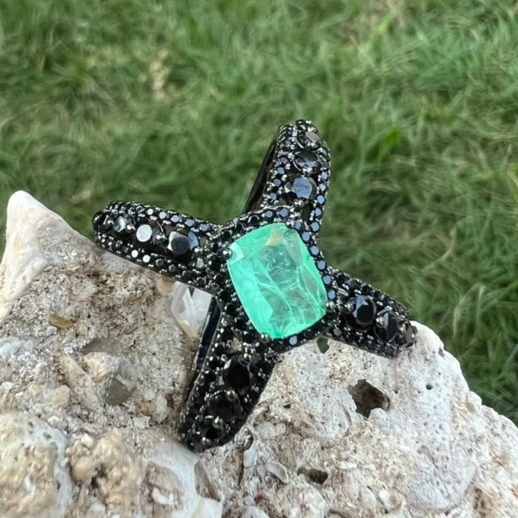 ANEL CRAVEJADO DE ZIRCONIS NEGRAS - CRISTAL VERDE - BANHO RODIO NEGRO