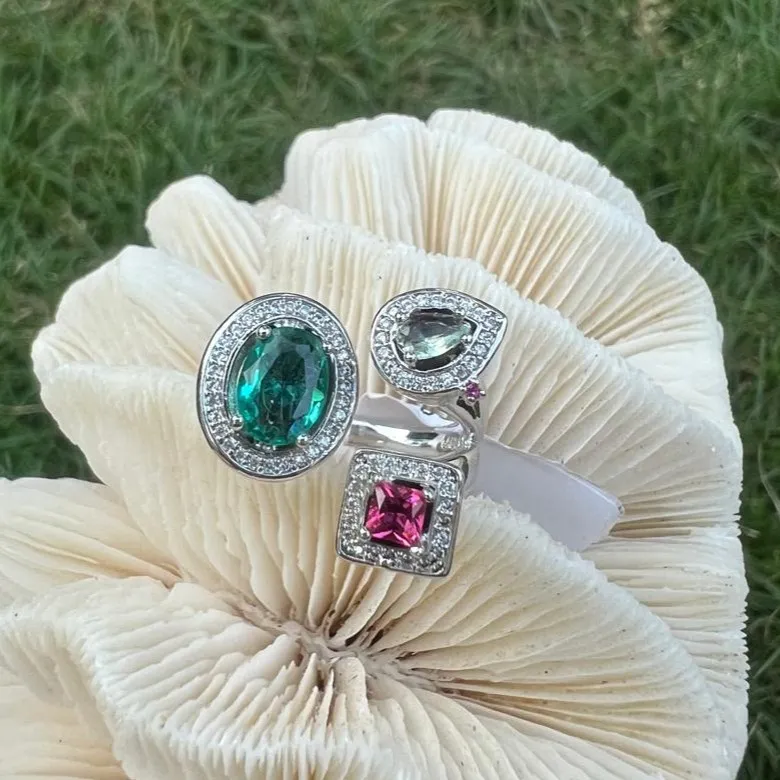 ANEL CRISTAL PARAIBA COLORIDO - MICROZIRCONIAS - BANHO RODIO BRANCO