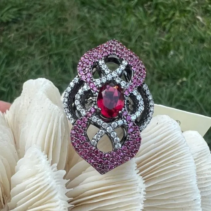 ANEL - ZIRCONIAS ROSA E BRANCA - BANHO RODIO NEGRO