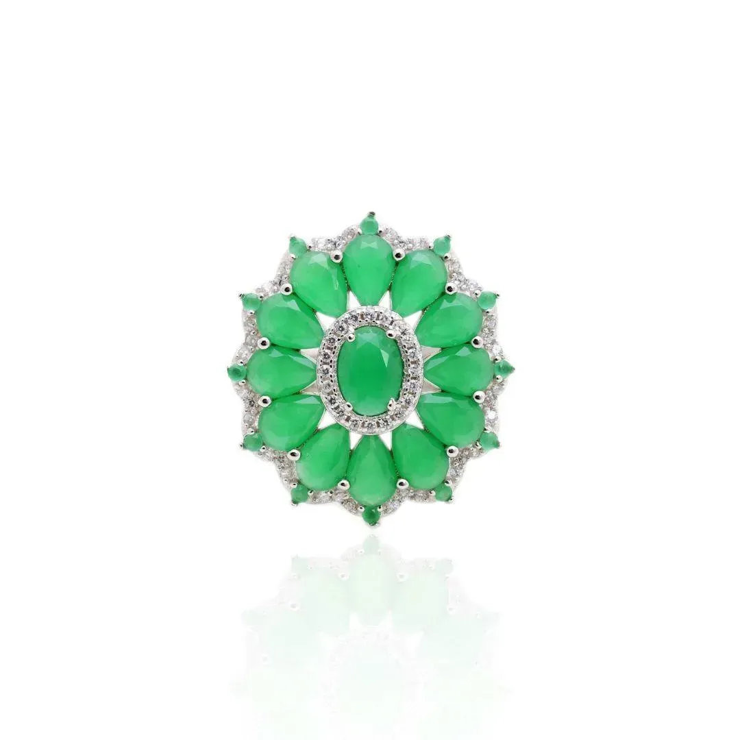 ANEL COM CRISTAL ESMERALDA - CRAVEJADO DE ZIRCONIAS - BANHO RODIO BRANCO