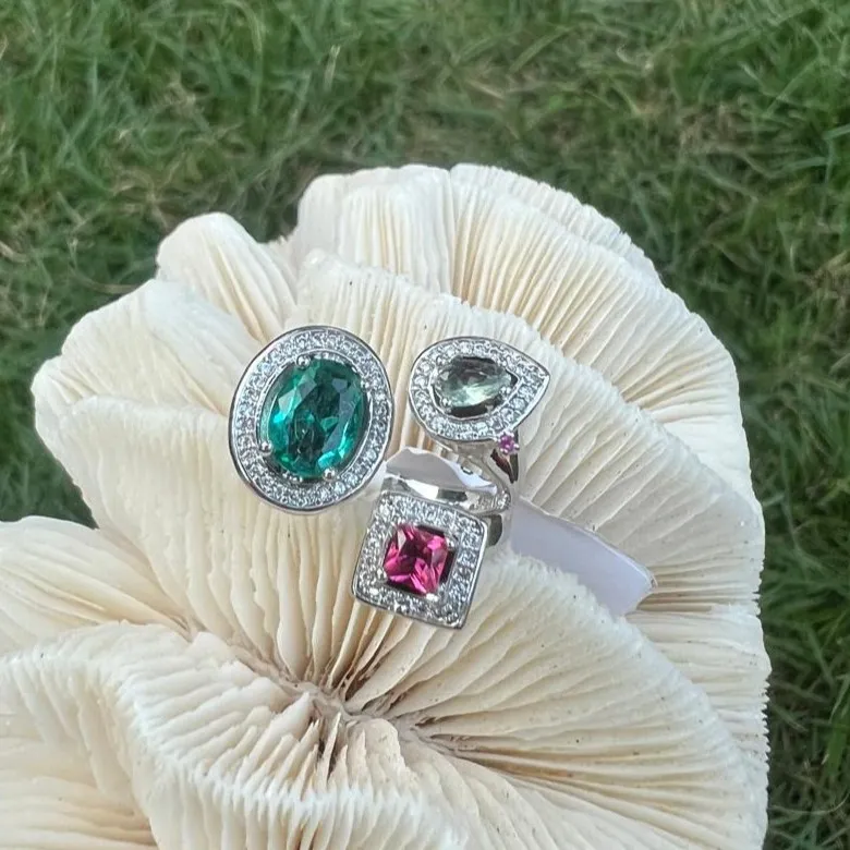 ANEL CRISTAL PARAIBA COLORIDO - MICROZIRCONIAS - BANHO RODIO BRANCO