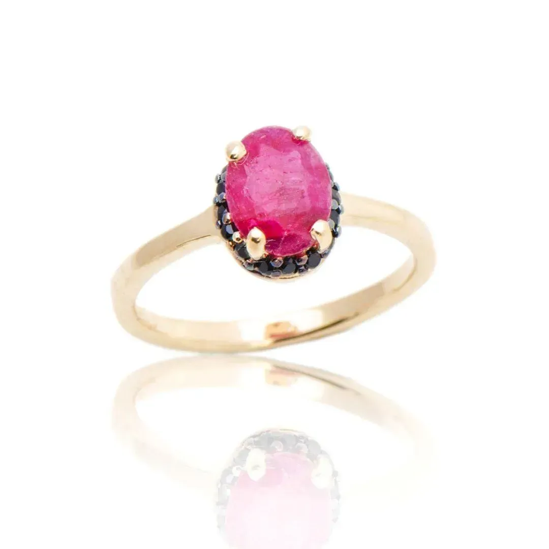 ANEL PEDRA RUBI - CRAVEJADO DE ZIRCONIAS NEGRAS - BANHO OURO 18K