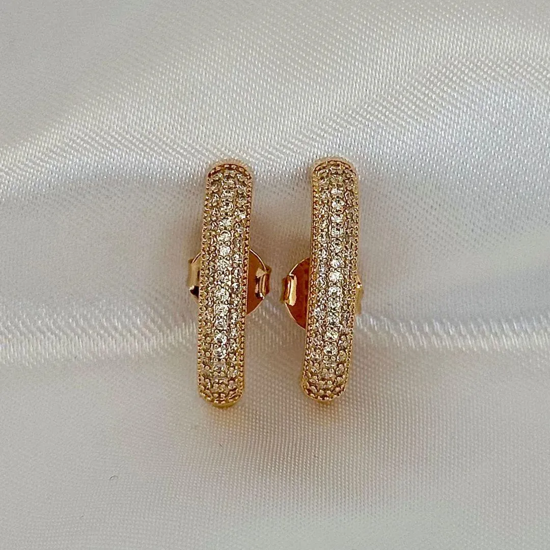 BRINCO EAR HOOK CRAVEJADO DE ZIRCONIAS - BANHO OURO 18K