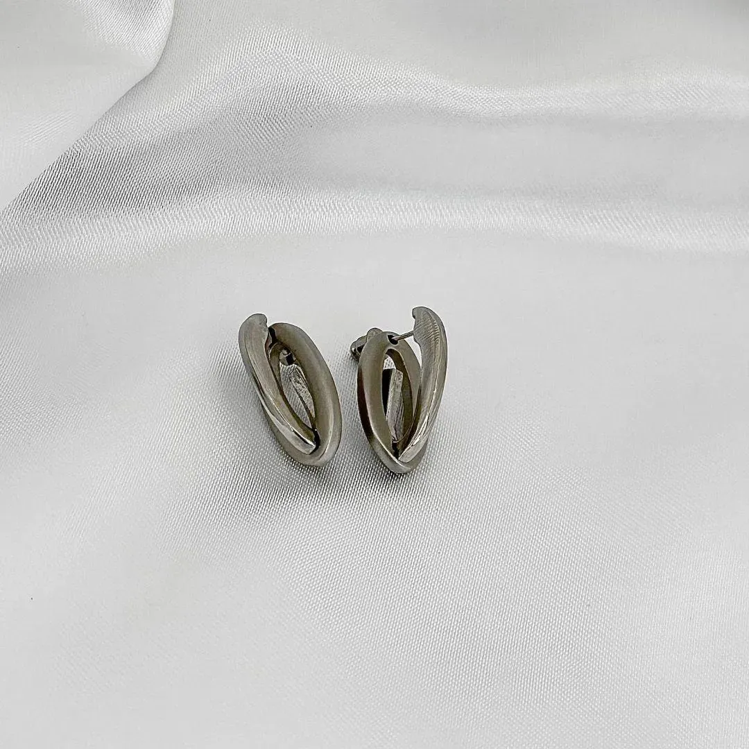BRINCO ENTRELAÇADO - BANHO RODIO BRANCO