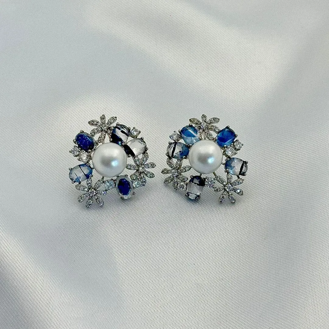 BRINCO PEROLA -  CRISTAIS AZUIS - CRAVEJADO ZIRCONIAS BRANCAS - BANHO RODIO BRANCO
