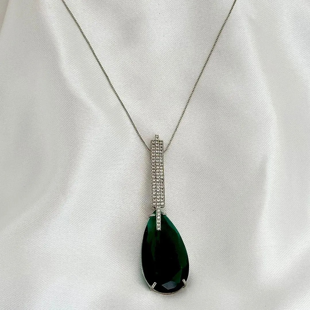 COLAR GOTA - CRISTAL ESMERALDA -  CRAVEJADO ZIRCONIAS BRANCA  - BANHO RODIO BRANCO