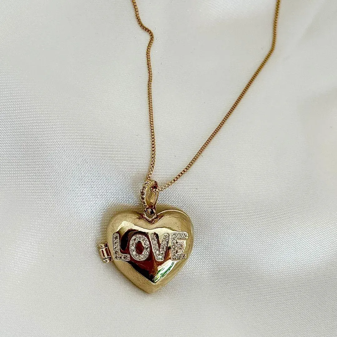 COLAR RELICÁRIO CORAÇÃO - CRAVEJADO ZIRCONIAS BRANCAS - BANHO OURO 18K