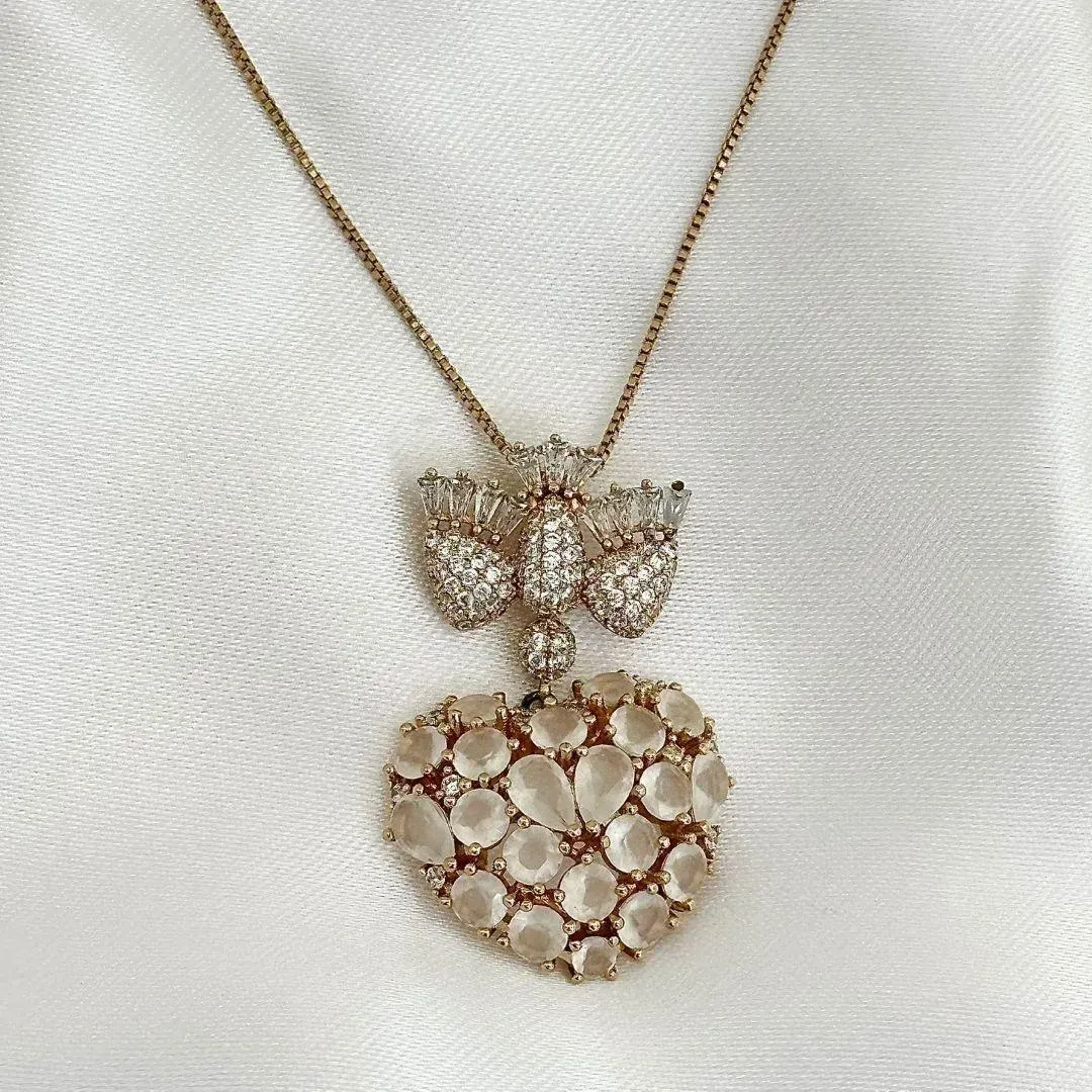 COLAR ESPIRITO SANTO - CRAVEJADO ZIRCONIAS BRANCA - CORAÇÃO CRISTAL - BANHO OURO 18K
